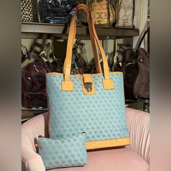 DOONEY & BOURKE Signature Logo Fabric Tote Light Blue H909C Approx 13”L x11.75”H - Picture 2 of 16